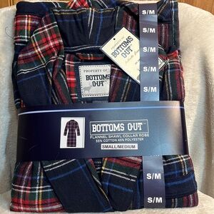 Bottoms out mens Robe
